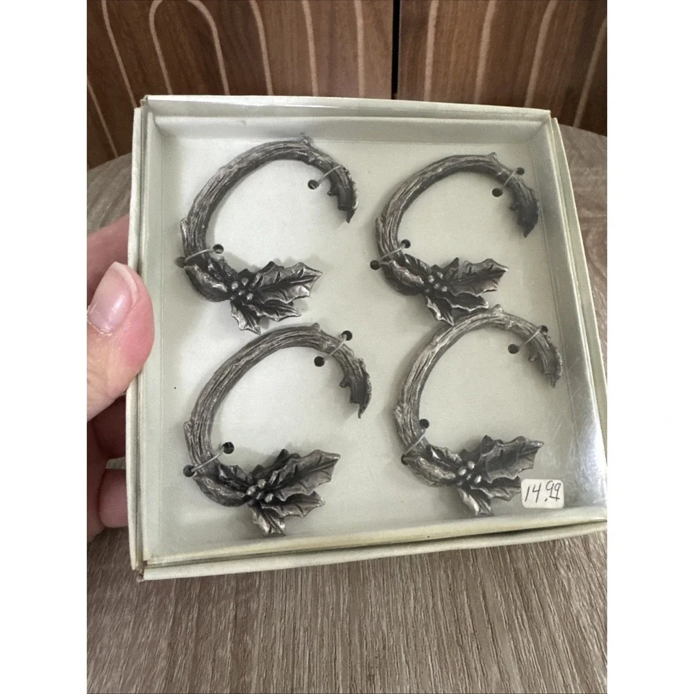 Russ Berrie Natures Cupboard Metal Holly Sprig on Branch Napkin Ring Set